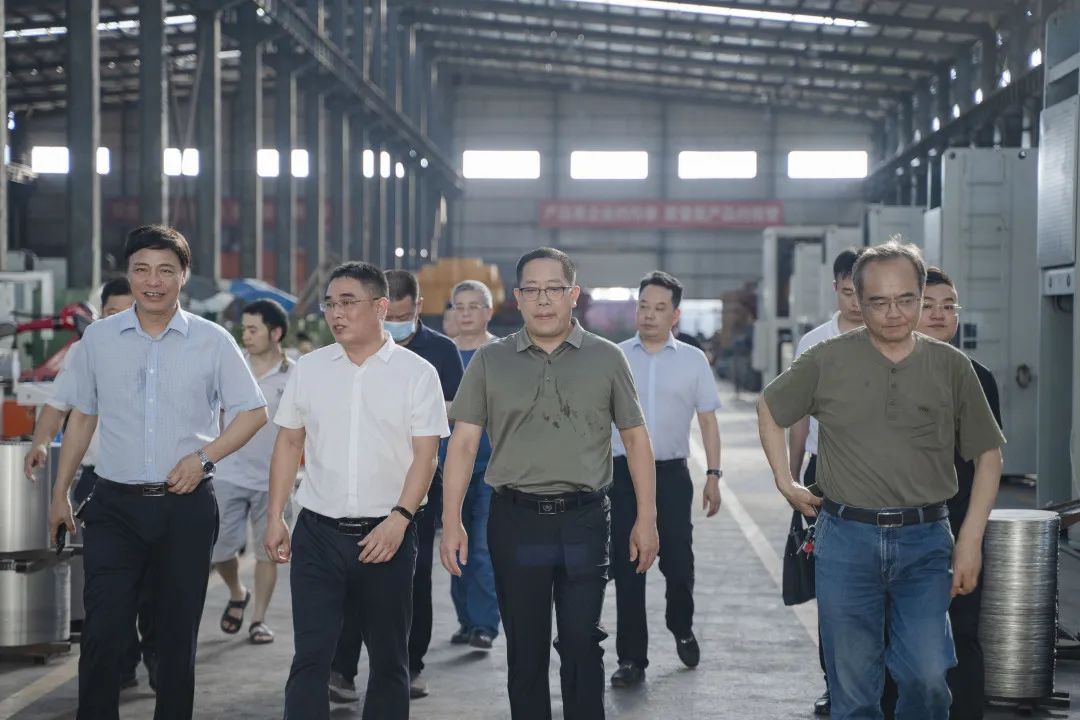衡東縣縣委副書記、縣長(zhǎng)對(duì)朝陽(yáng)集團(tuán)自動(dòng)化生產(chǎn)線進(jìn)行視察